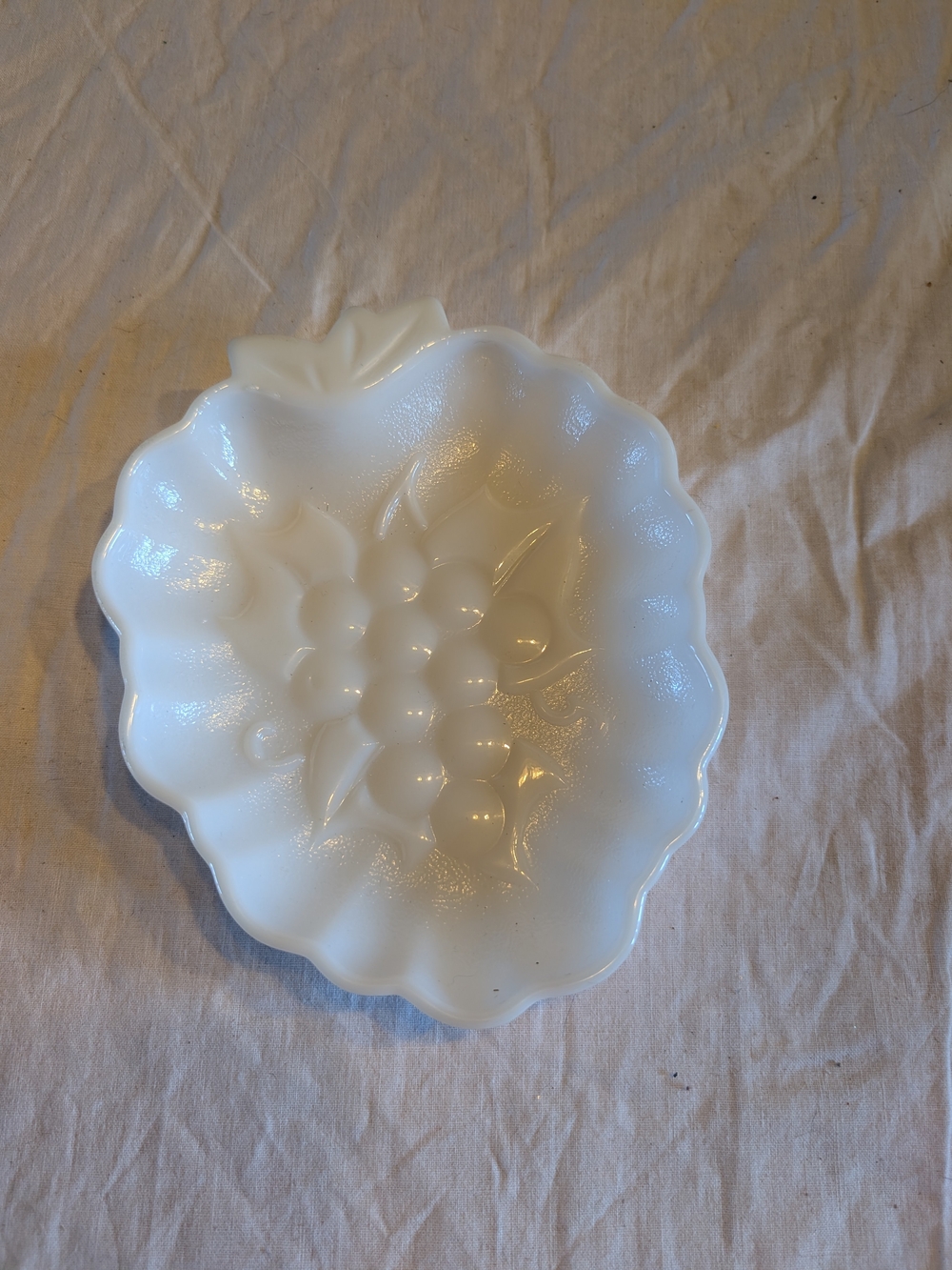 2/30$ Vintage White Milk Glass Grape-Shaped trinket Dish